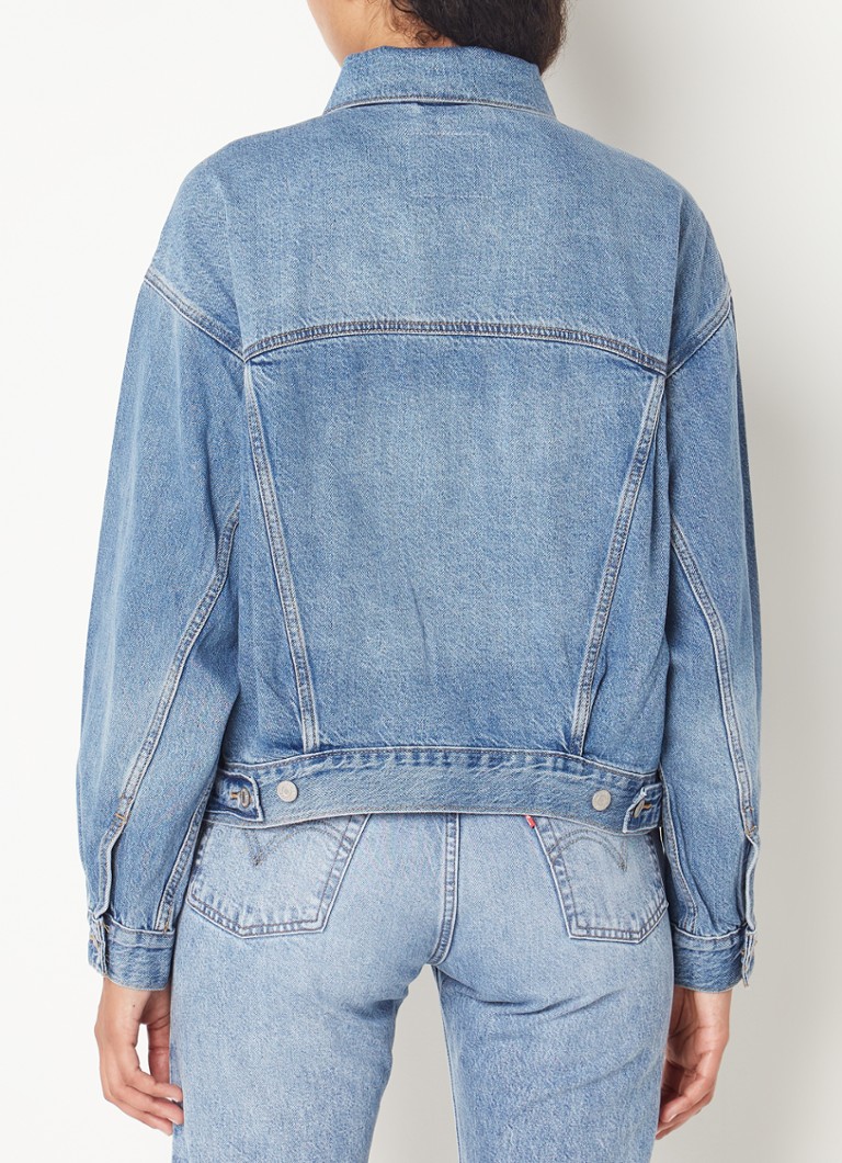 Levi's 90. gadu stila džinsa jaka ar Trucker rakstu no liocela maisījuma ar vidēji biezu mazgāšanas toni.