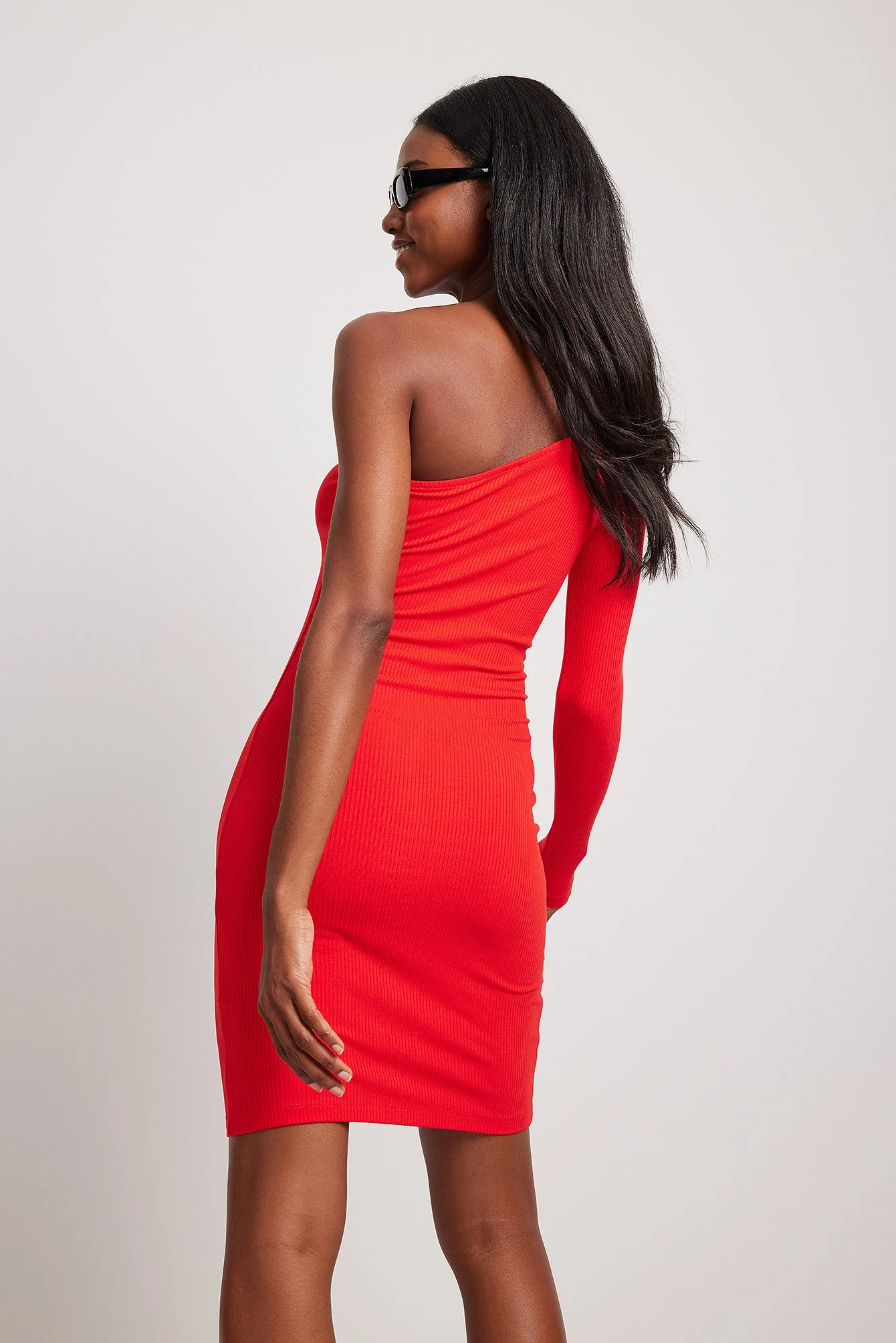 Einseitig schulterfreies Minikleid