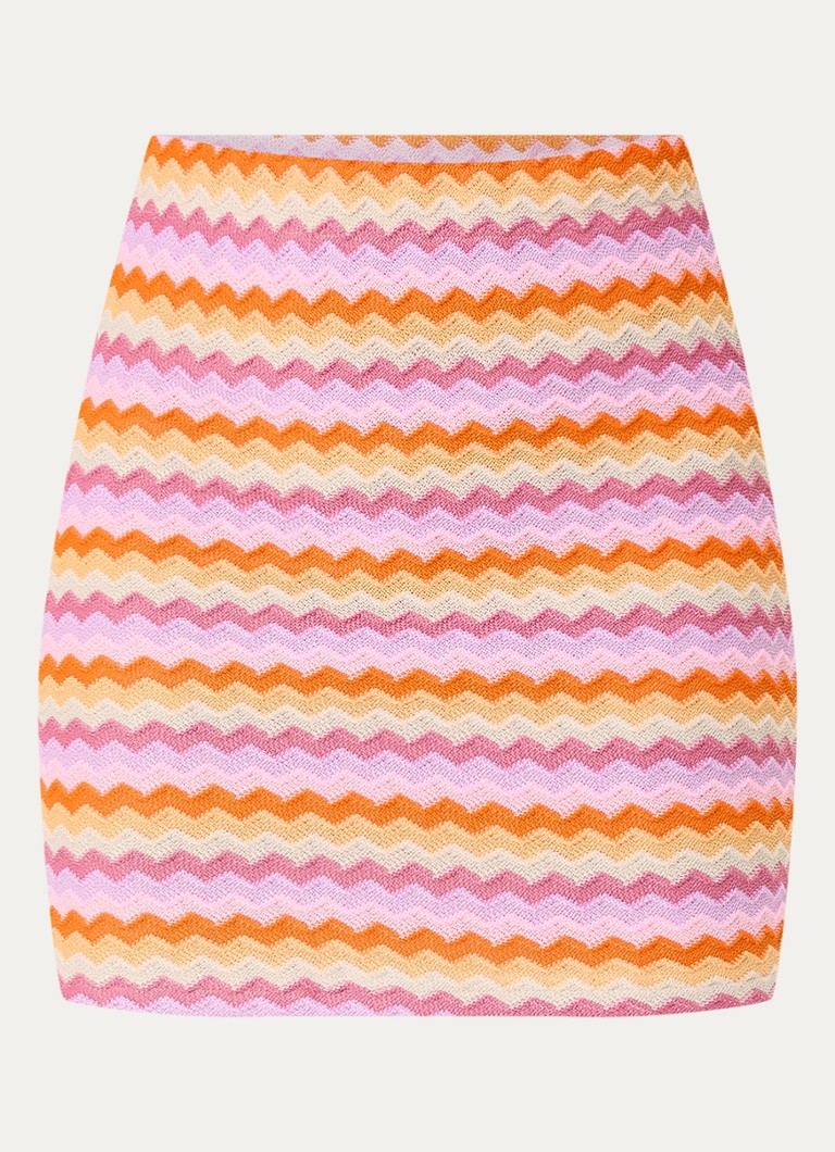 Jupe courte Joyce de la marque Refined Department, ornée d'un motif tricoté.