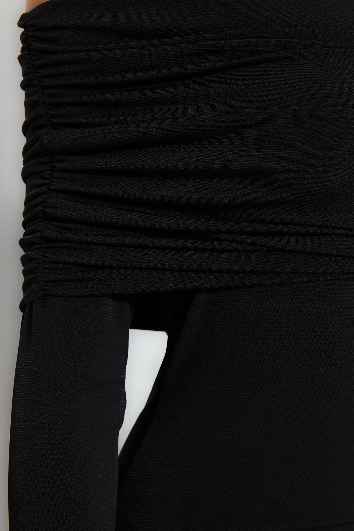 Trendyol Collection  Schwarzes elegantes Abendkleid mit Carmenkragen TPRAW24EL00296