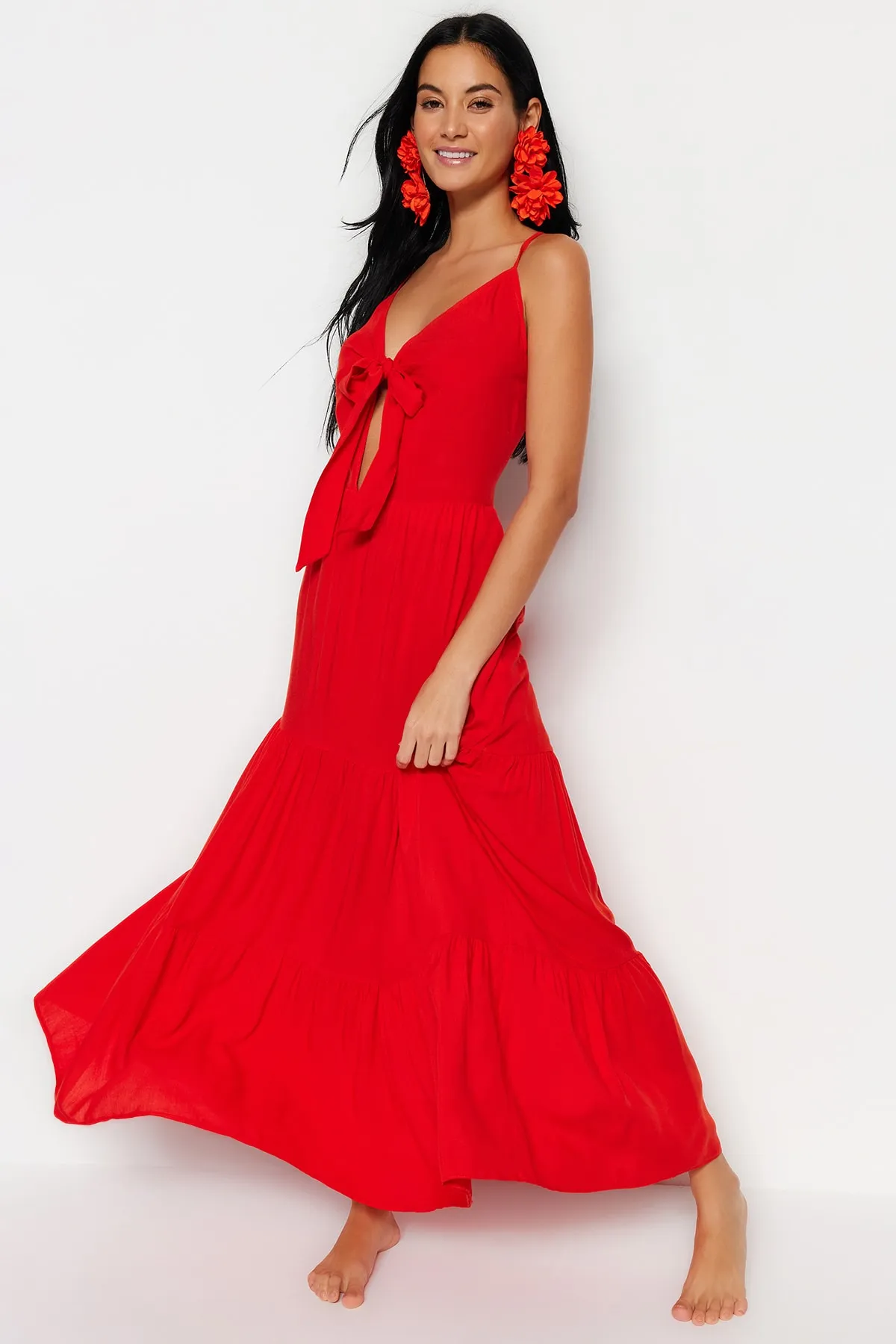Trendyol Collection  Rotes, gewebtes, rückenfreies Maxi-Strandkleid TBESS23EL00193