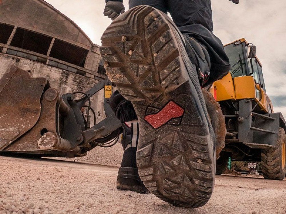 Giasco Defender S3 SRC Arbeitsschuh Rutschhemmende SRC Sohle, reflektierende Details, kälteisolierend