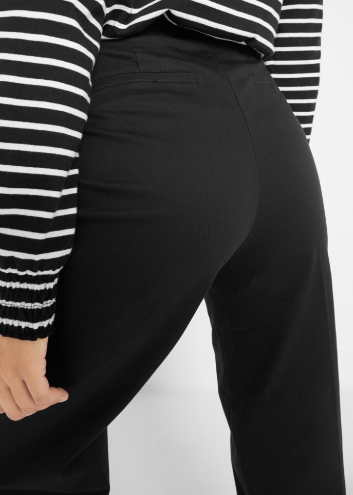 Marlenehose mit Knopfdetails