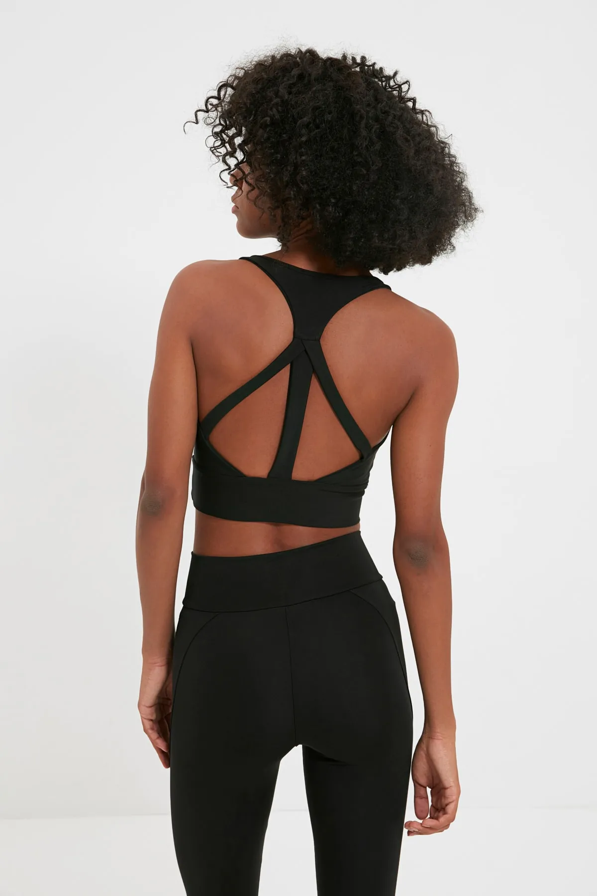 Trendyol Collection  Schwarzer gestrickter Sport-BH mit verstärktem/formendem Rücken und detailliertem Rücken TWOAW22SS0071