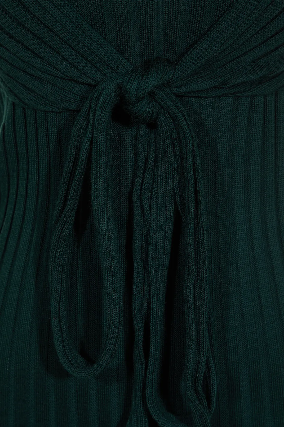 Trendyol Collection  Smaragdgrünes, detailliertes Strickkleid mit Krawatte TWOAW23EL00027
