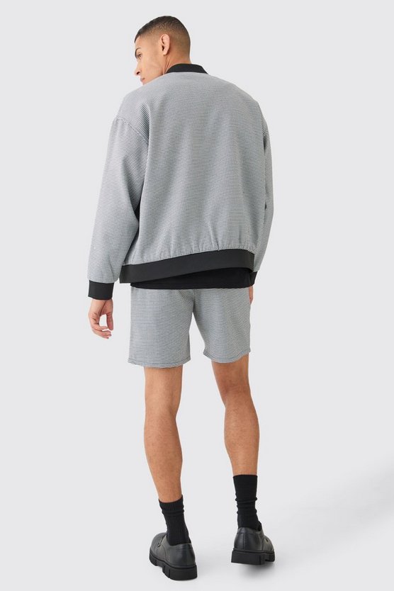 Smarte karierte Bomberjacke