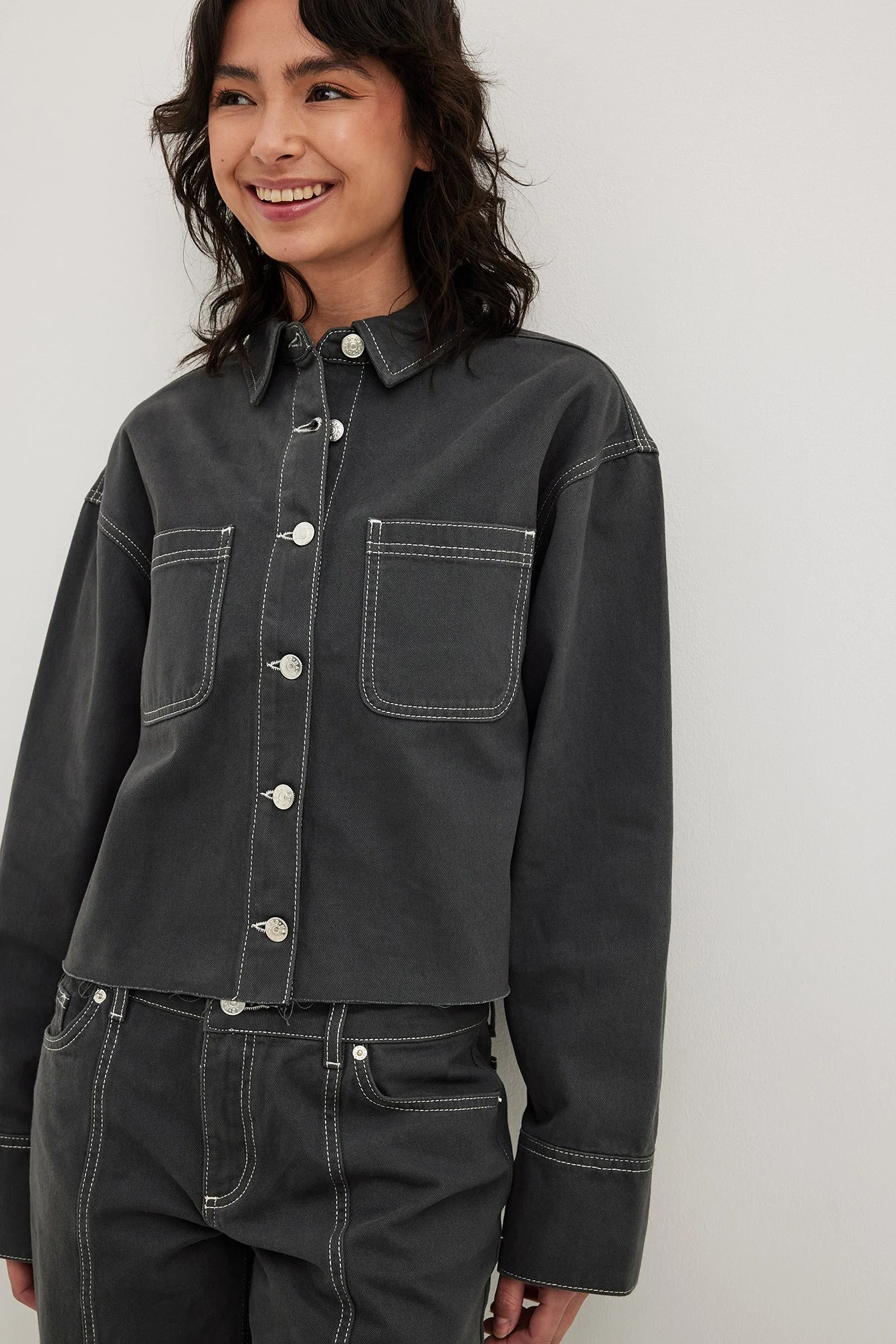 Denim-Jacke mit Kontrastnähten