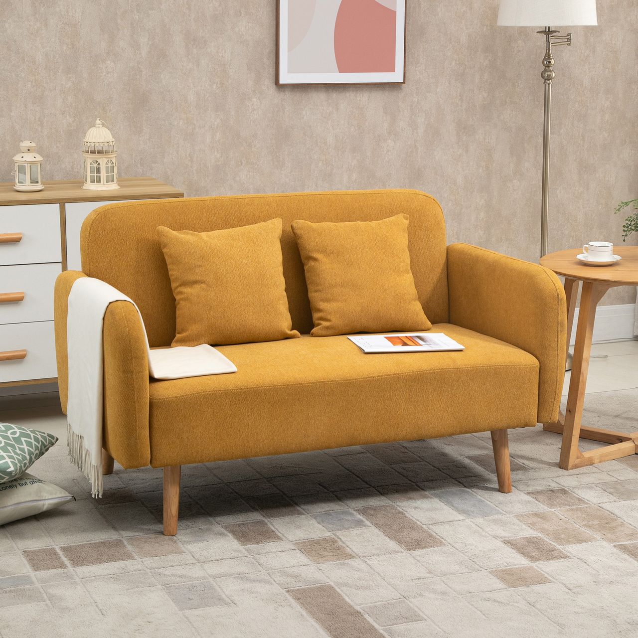 HOMCOM Doppelsofa Polsterung mit Kissen Stoff Loveseat kompaktes Design Moderne Zweisitzer einstellbare Höhe der Fußrasten samtartiges Polyester Gummiholz Schaumstoff Natur Gelb 130 x 70 x 80 cm
