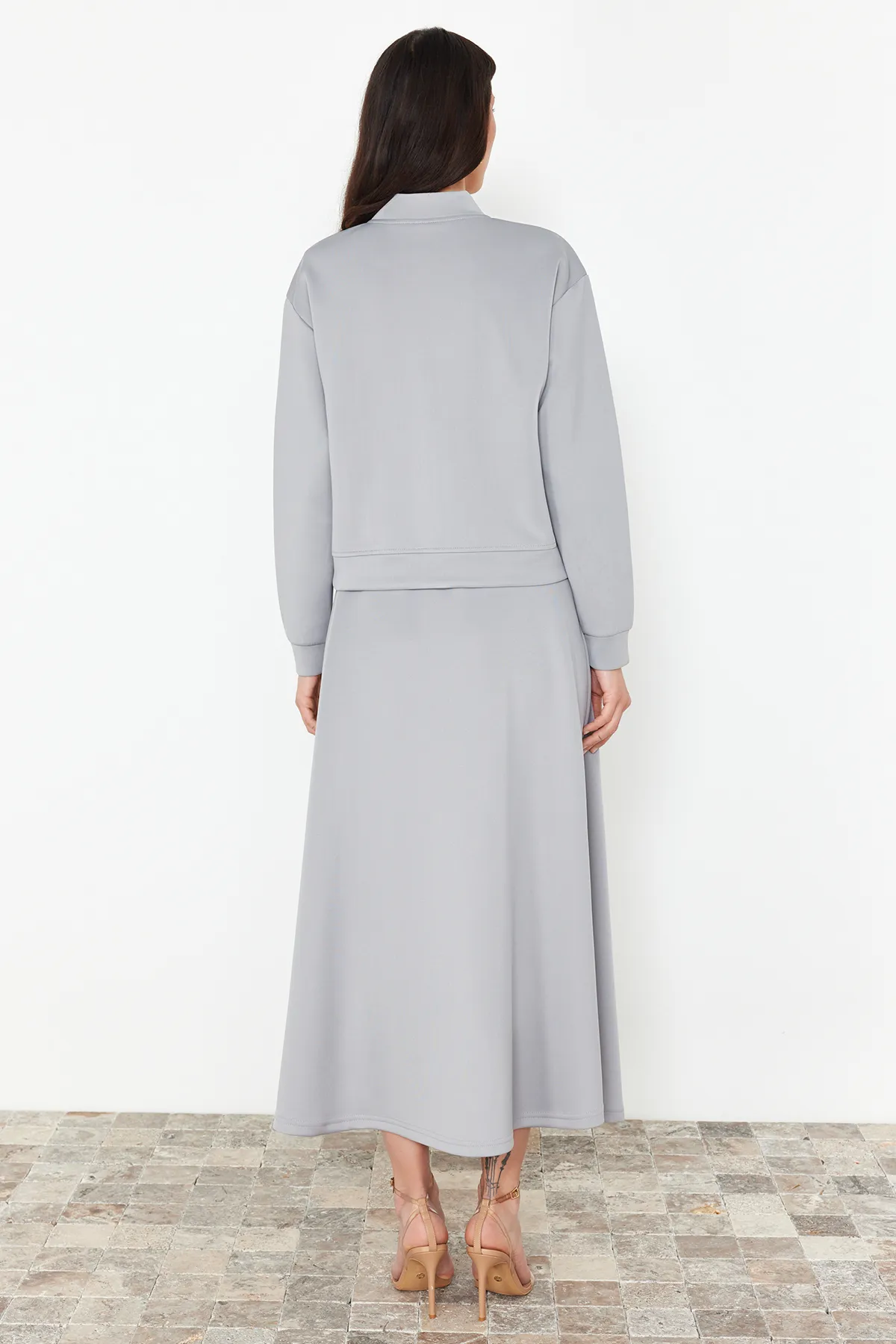 Trendyol Modest  Graues Set aus gestricktem Unterteil und Oberteil mit Bomberjacke und Rock TCTSS24US00048