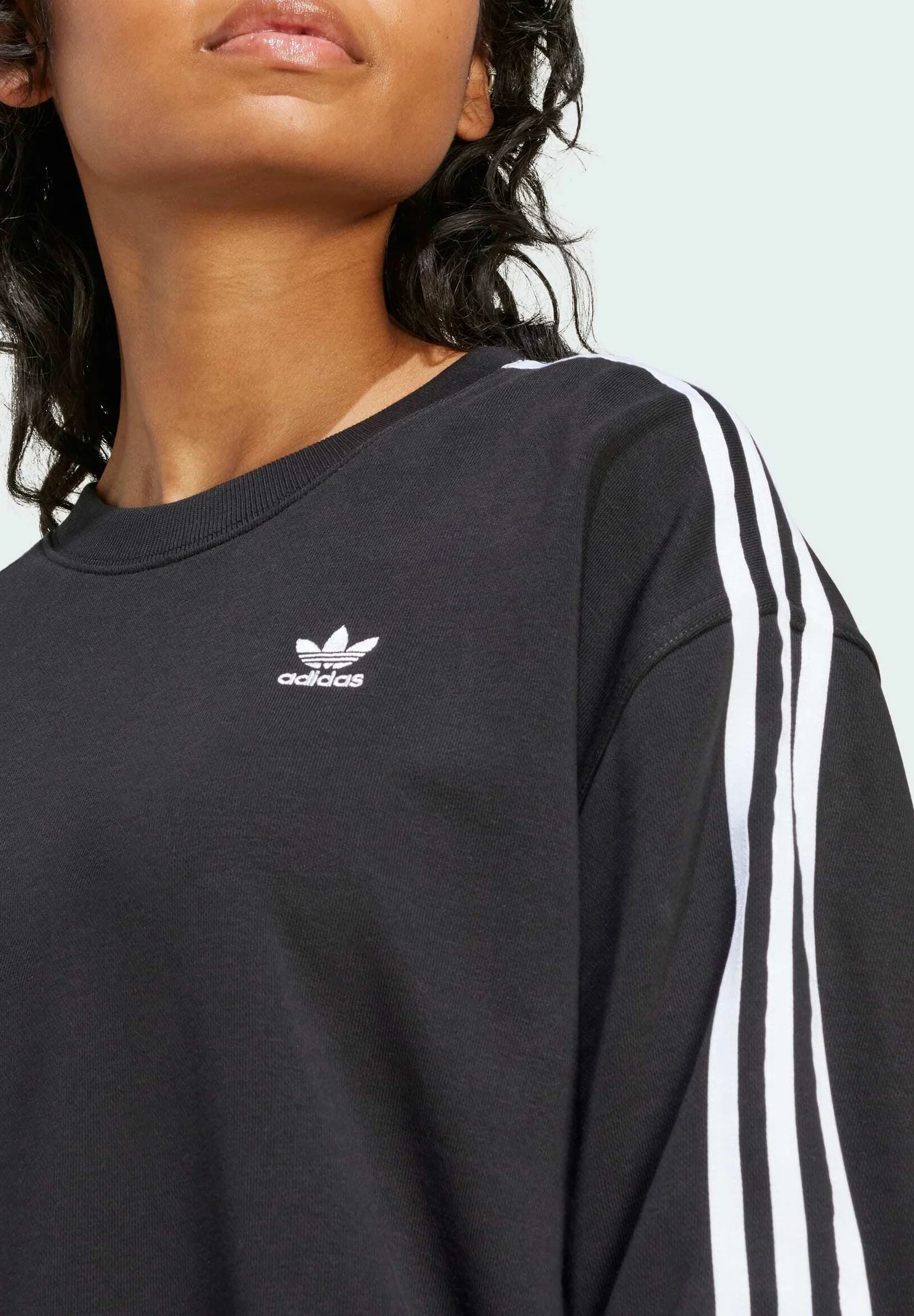 Sudadera adidas Originals de cuello redondo extragrande con tres rayas