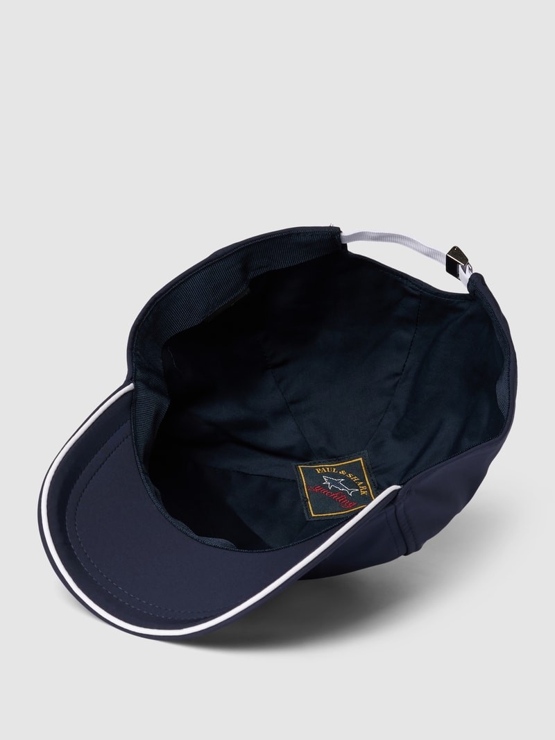 Basecap mit Label-Detail in marineblau
