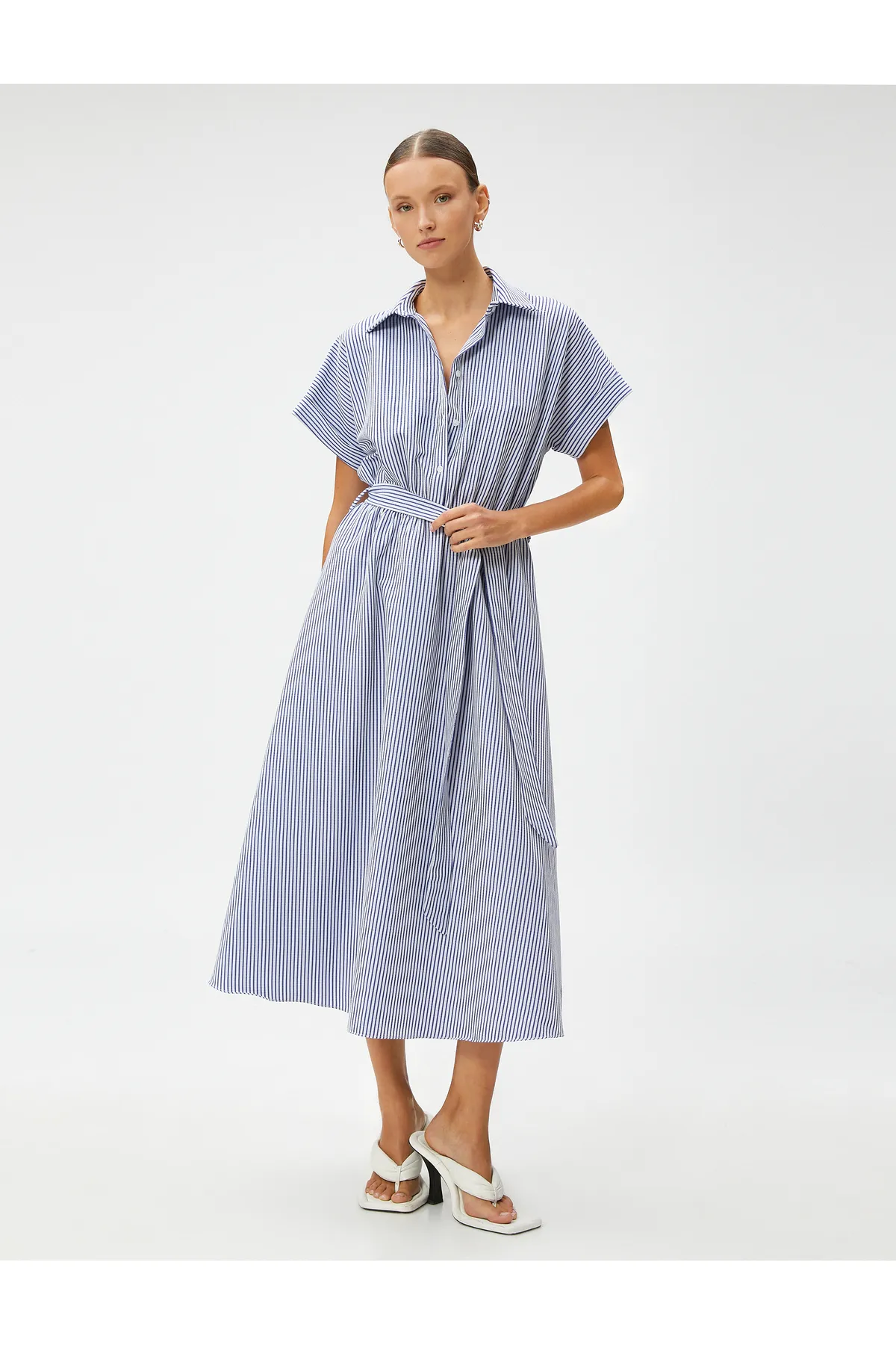 Koton  Midi-langes Hemdkleid mit kurzen Ärmeln und Gürtel