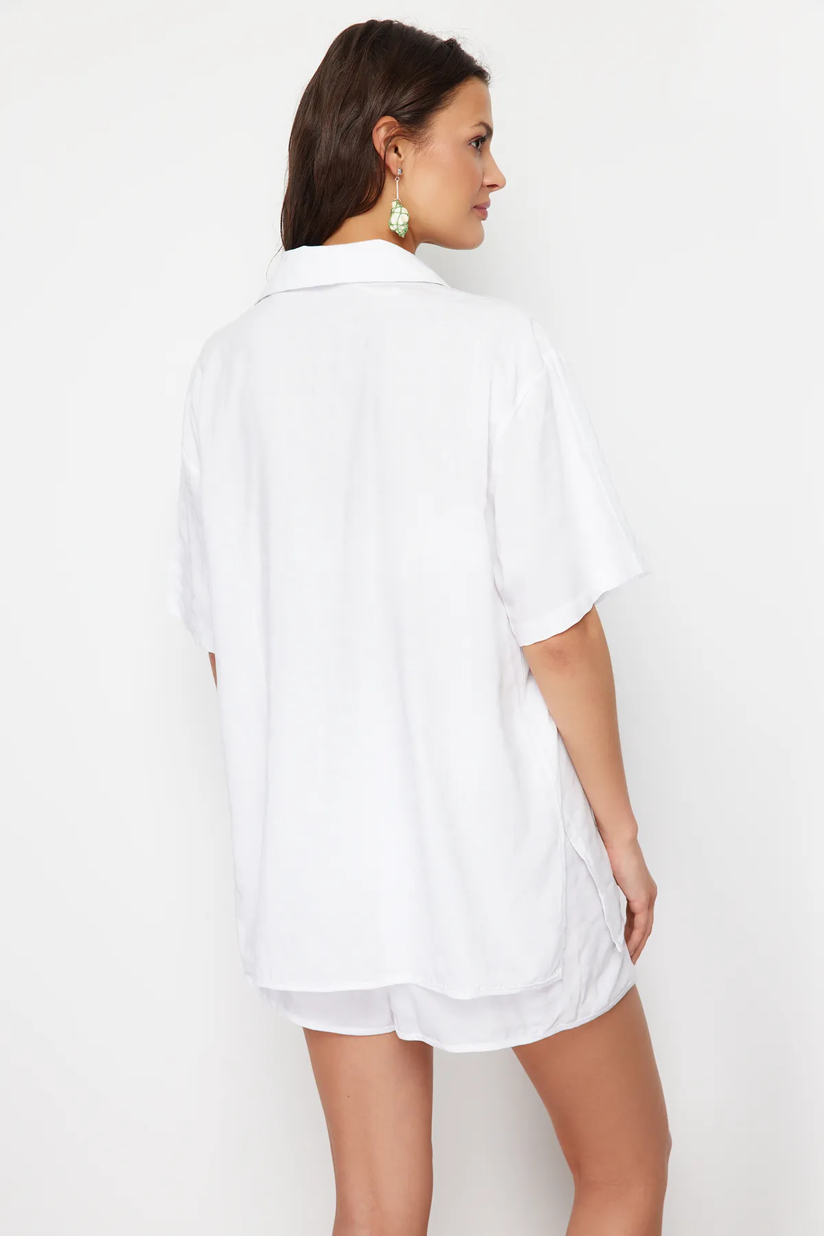 Trendyol Collection  Weißes gewebtes Hemd-Shorts-Set TBESS24AU00014