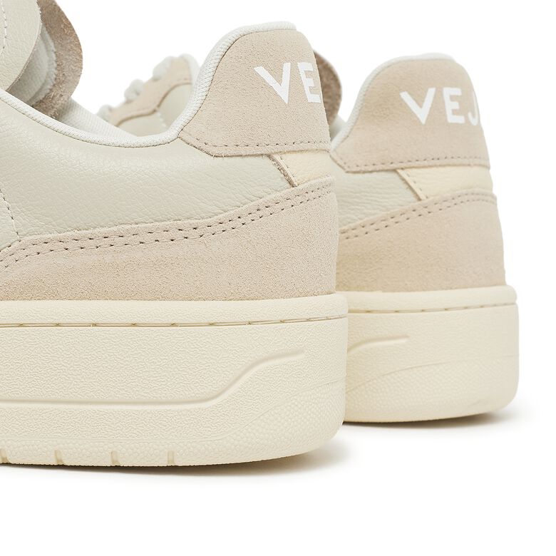 Veja Wmns V-90 Leather pierre white