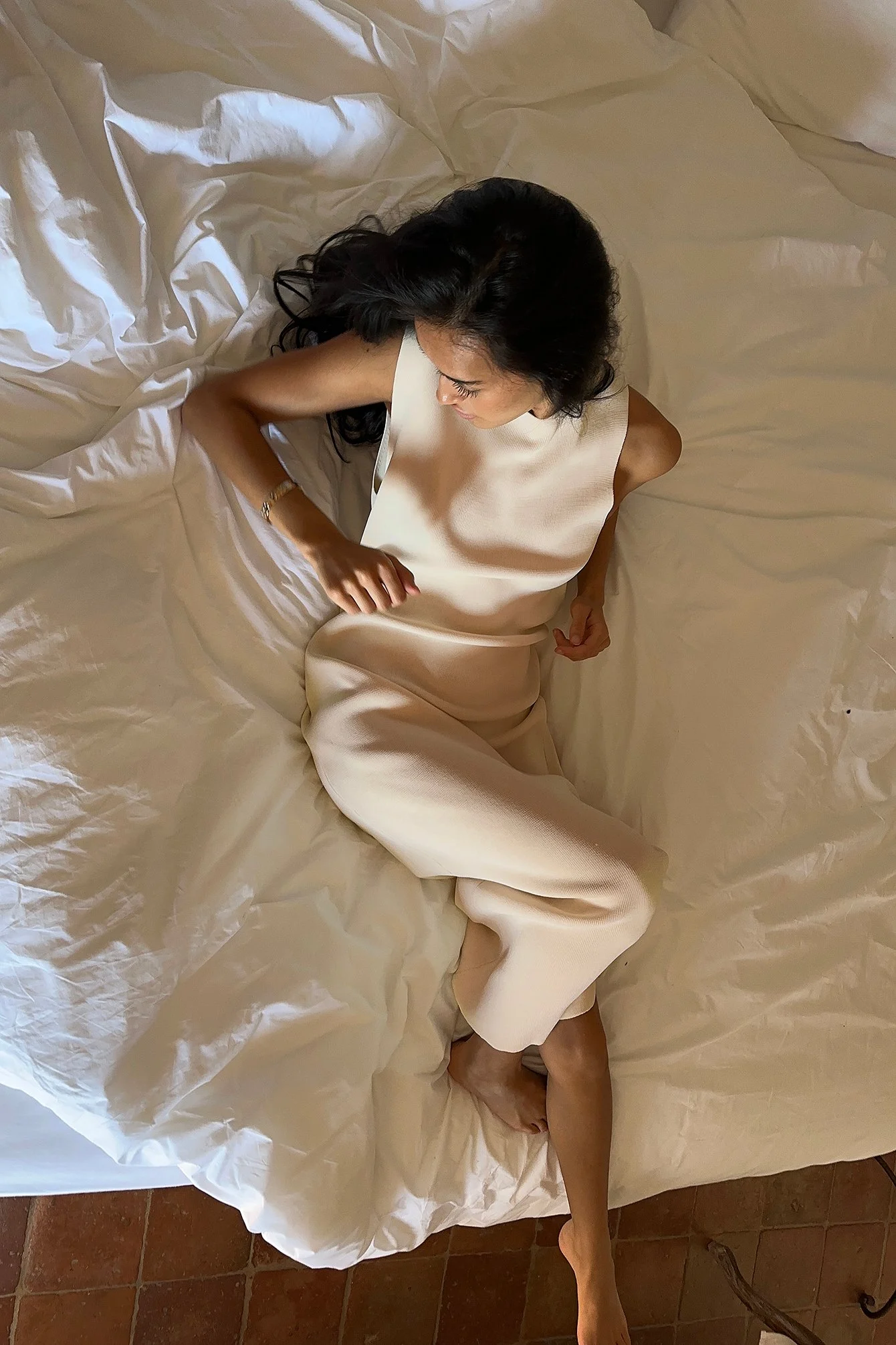 Feingestricktes ärmelloses Midi-Kleid