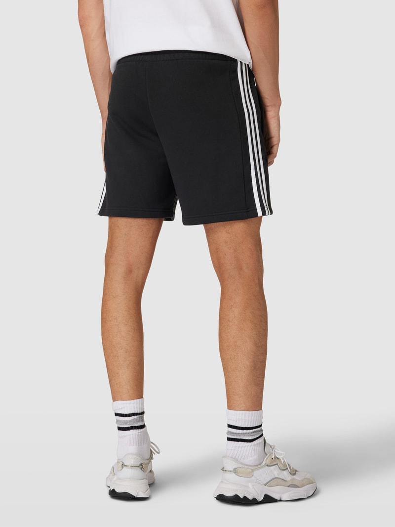 Shorts mit Label-Stitching in schwarz