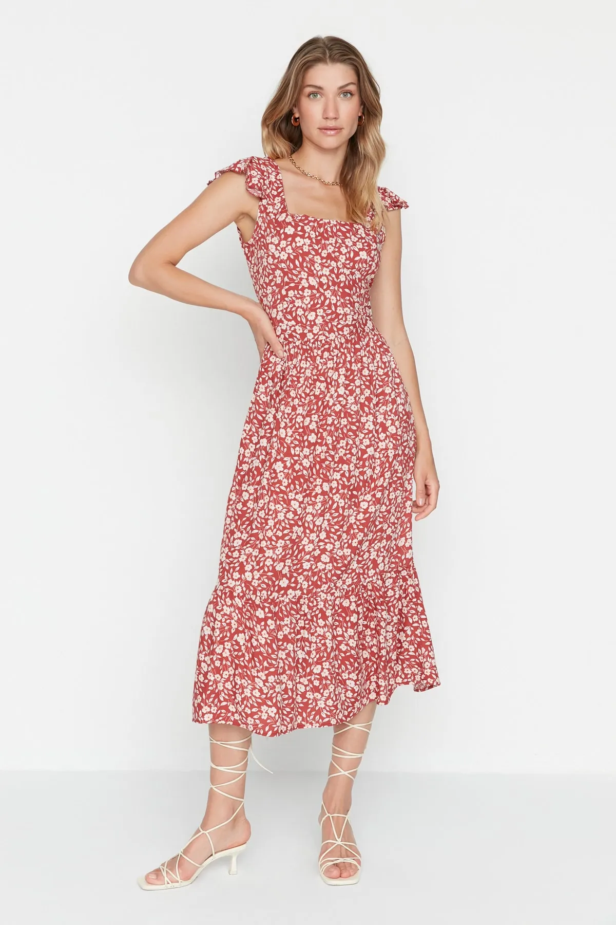 Trendyol Collection  Gefliestes A-Linien-Kleid aus Viskose mit Blumendruck und quadratischem Ausschnitt TWOSS20EL3331