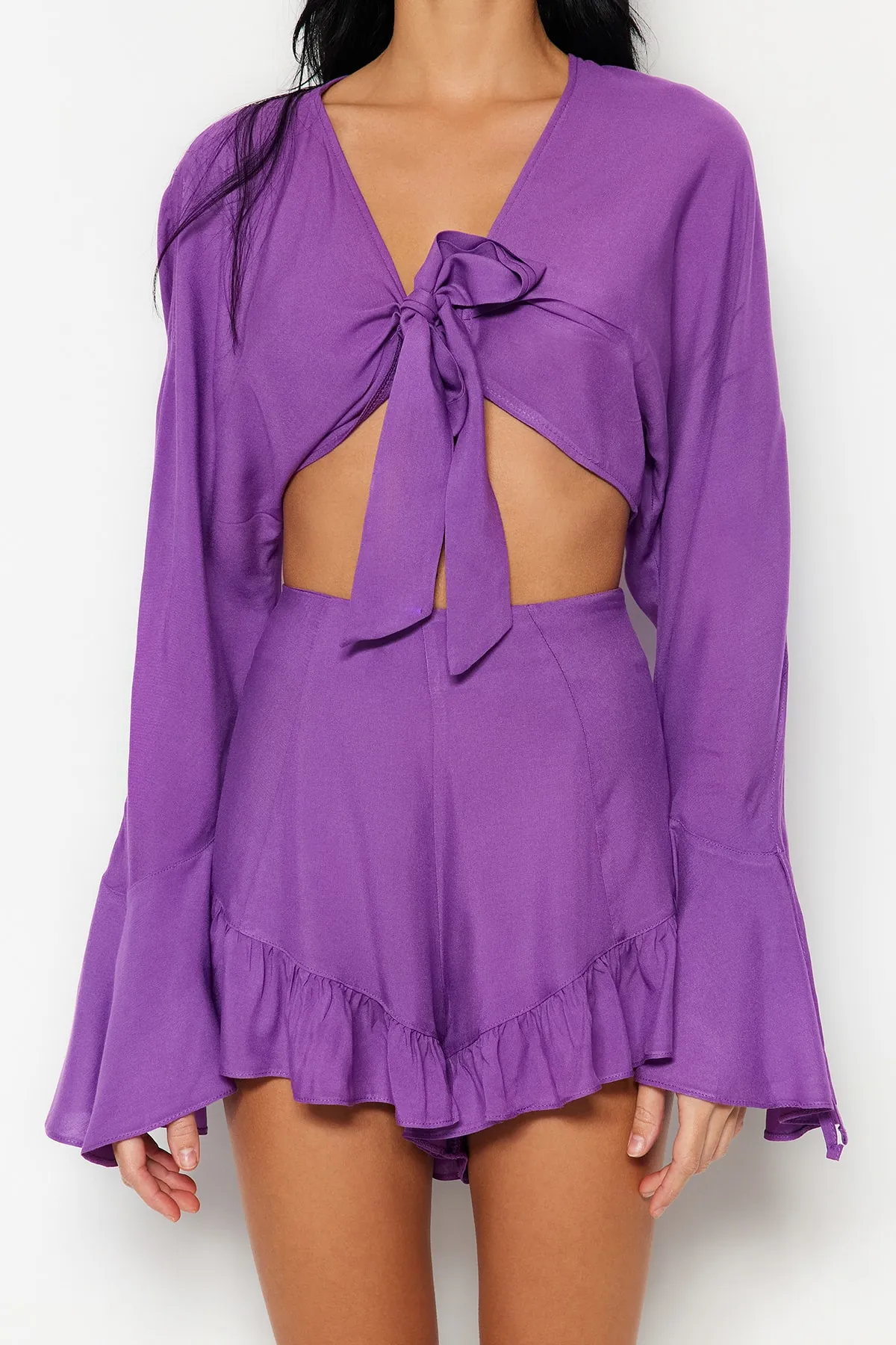 Trendyol Collection  Lila gewebtes Rüschenblusen-Shorts-Set TBESS23AU00128