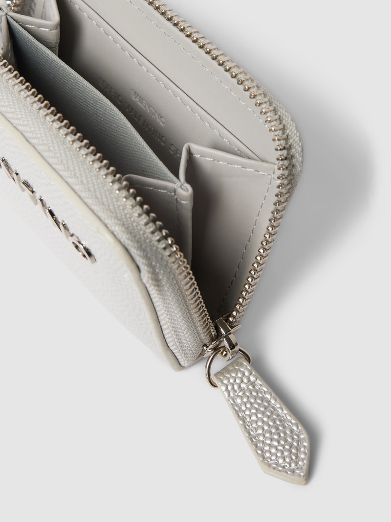 Portemonnaie mit Label-Detail Modell 'DIVINA' in silber