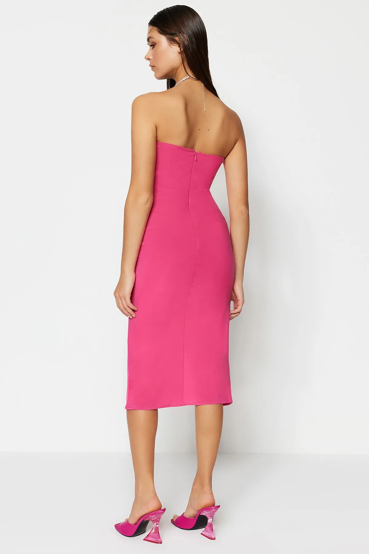 Trendyol Collection  Tailliertes, gestricktes, elegantes Abendkleid in Fuchsia TPRSS23EL00015