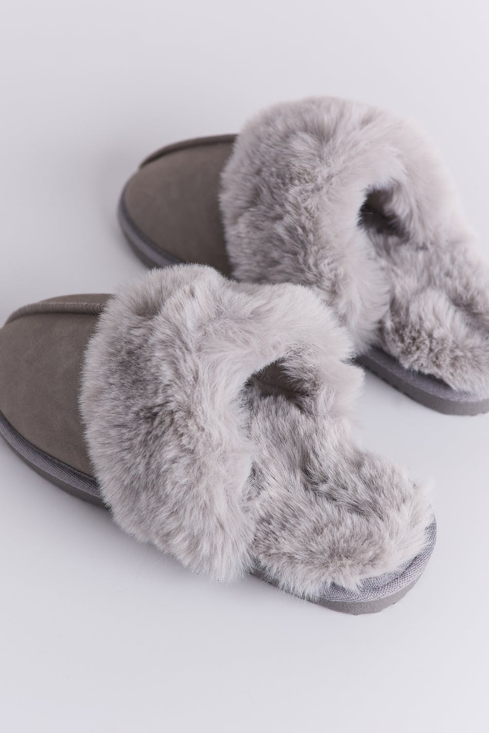 Faux fur slippers