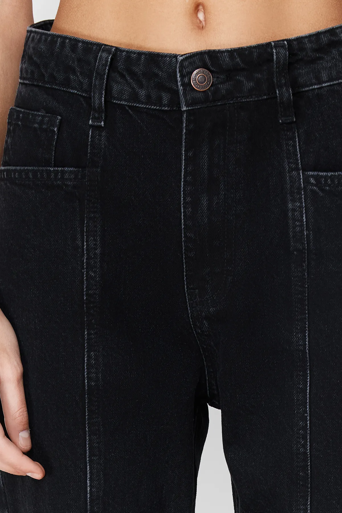 Trendyol Collection  Schwarze, nachhaltigere Nähte, detailliertes, weites Bein mit hoher Taille TWOSS24JE00154