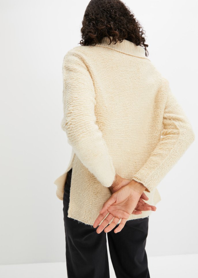 Langer Pullover aus Boucle
