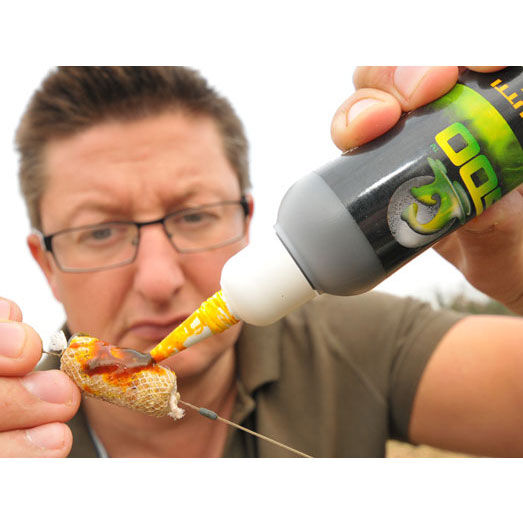 Návnada Booster Carpe Goo Corn Twist, kouřová