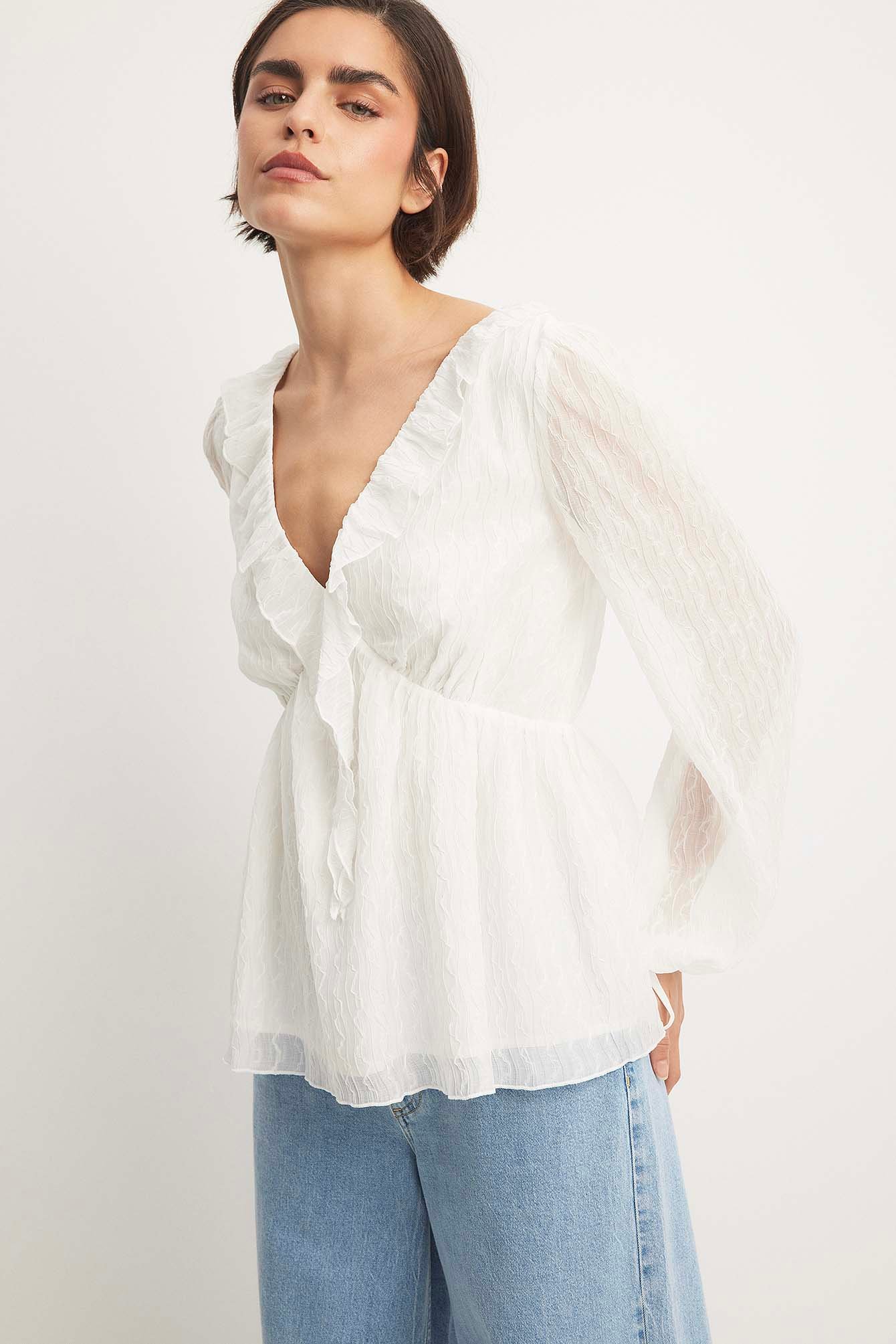 Chiffonbluse mit V-Ausschnitt und Rüschendetail