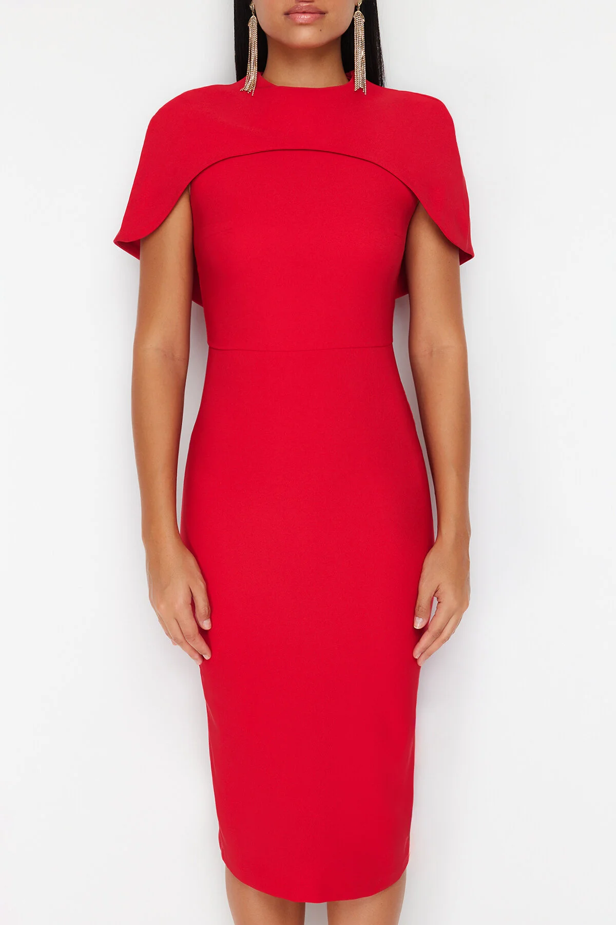 Trendyol Collection  Detailliertes, elegantes Abendkleid mit roten Ärmeln