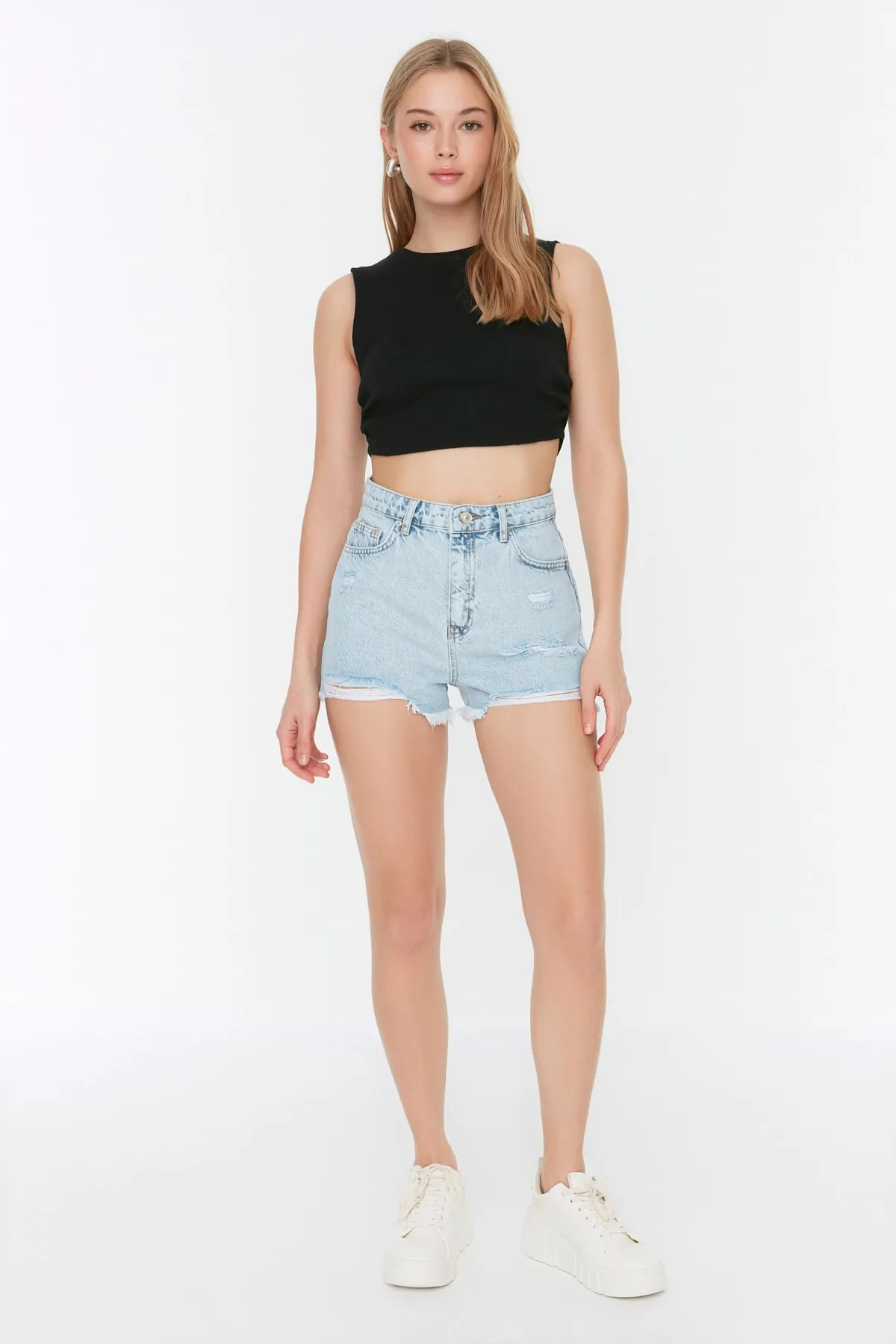 Trendyol Collection  Hellblaue zerrissene Jeansshorts