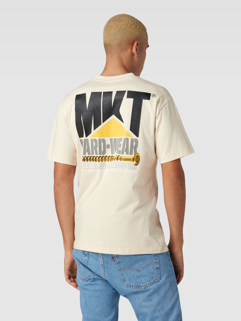 T-Shirt mit Rundhalsausschnitt und Brusttasche in sand