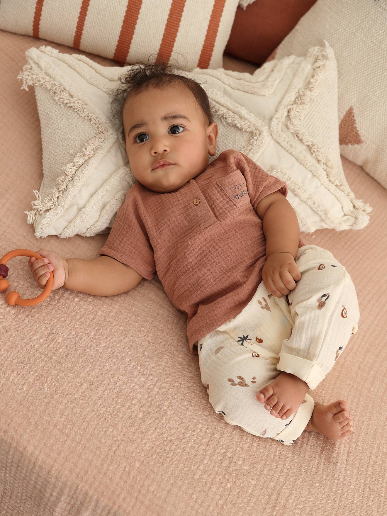 Ensemble bébé en gaze de coton tee-shirt + pantalon noix de pécan