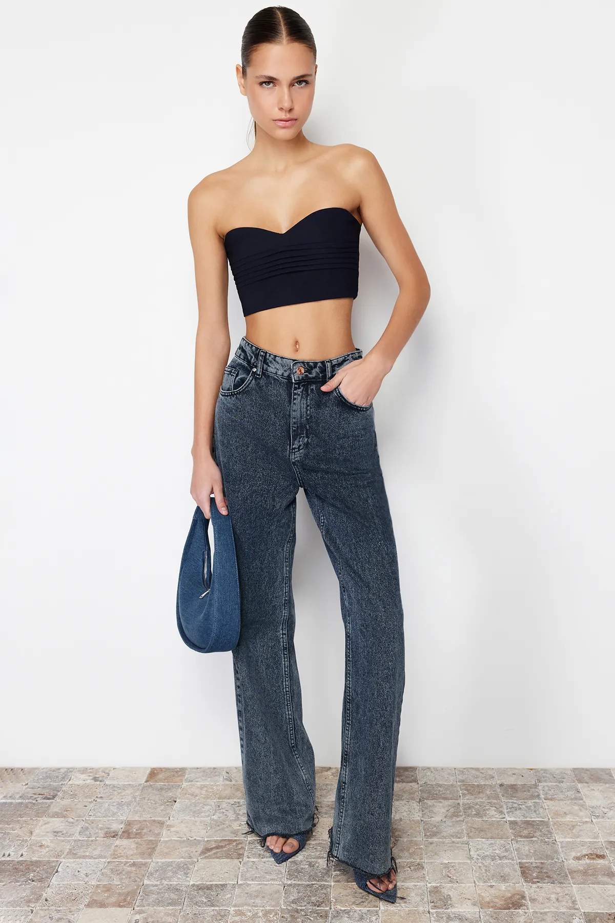 Trendyol Collection  Marineblaue trägerlose Korsett-Crop-Webbluse TWOSS24BZ00347