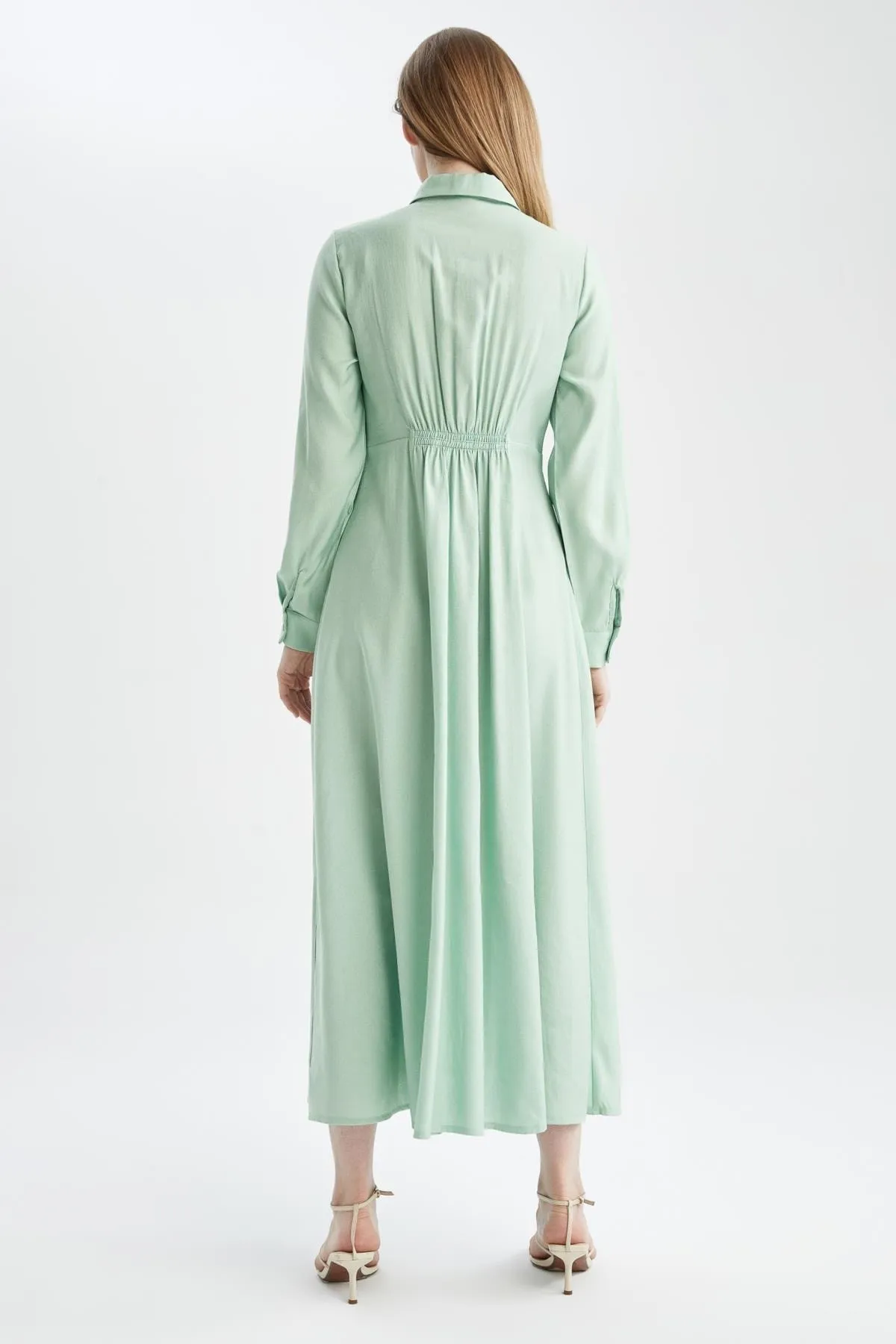 DeFacto  Normal geschnittenes Maxikleid mit Schärpendetail und Hemdkragen