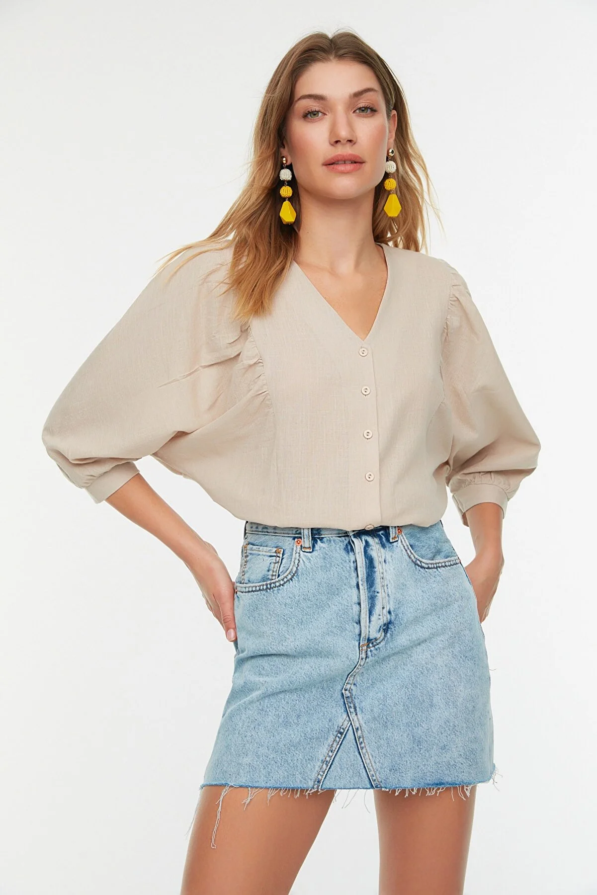Trendyol Collection  Gewebtes Hemd mit Fledermausärmeln - Stein, Regular, Passform TWOSS20GO0076