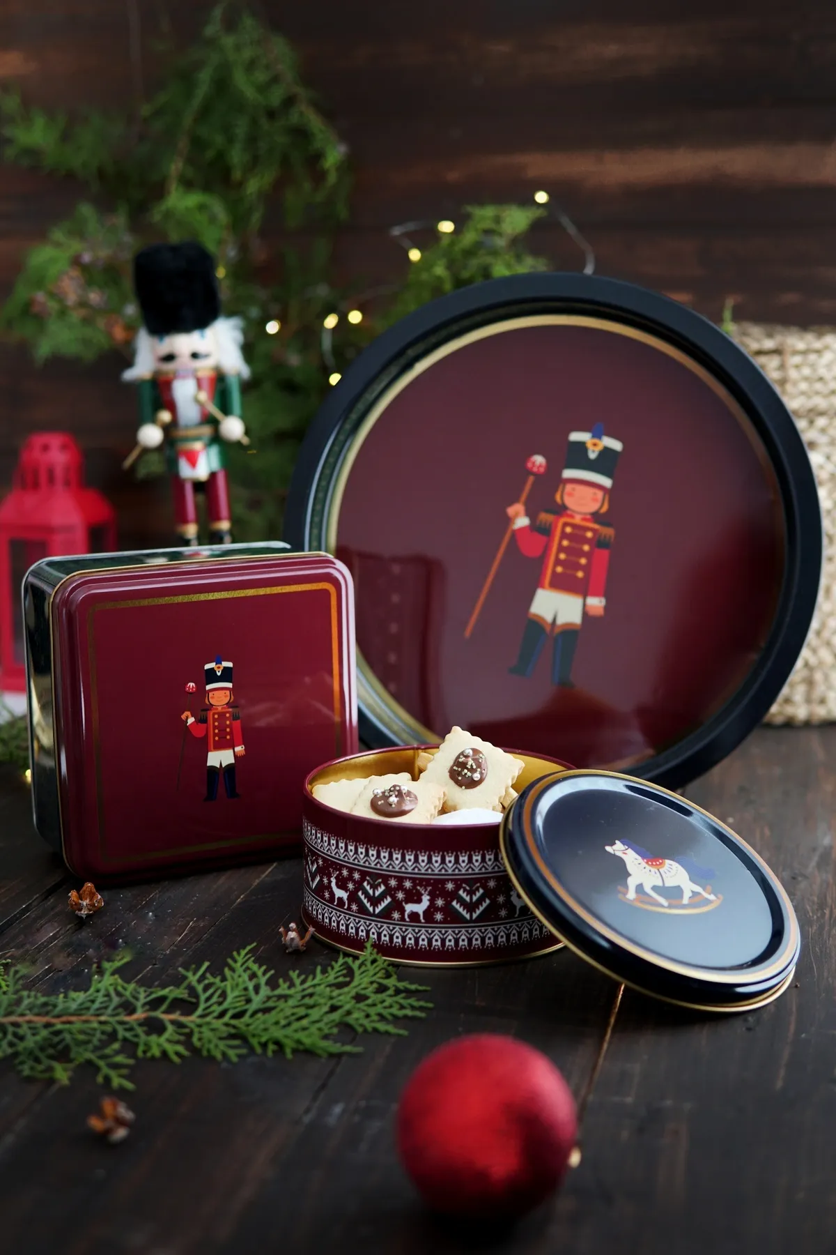 EVLE  Dreifaches Weihnachtsset, 15,8 x 15,8 x 8 cm, Ø14 x 7 cm, Ø31,5 cm Tablett erb571r