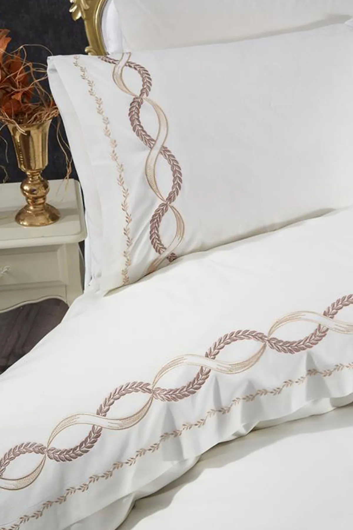 Çeyiz Diyarı  6-teiliges Bettbezug-Set mit Jungfrau-Stickerei, Creme