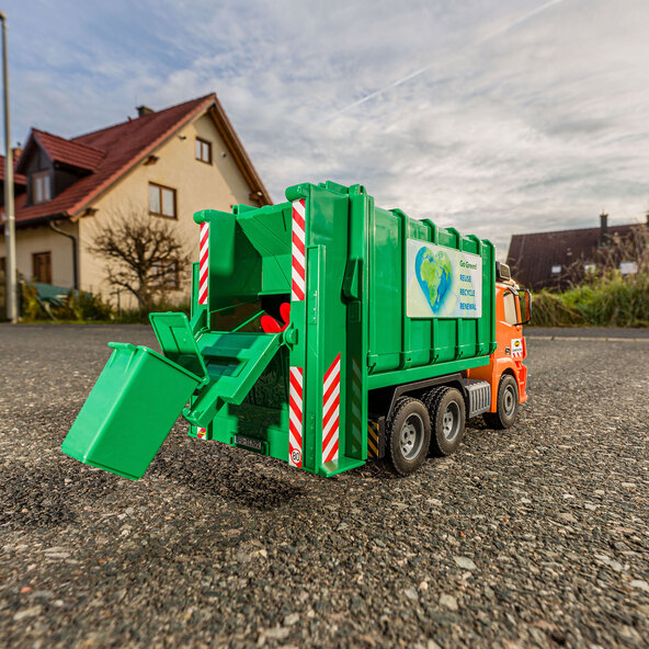 Ferngesteuerter Mercedes Benz Arocs Müllwagen, grün