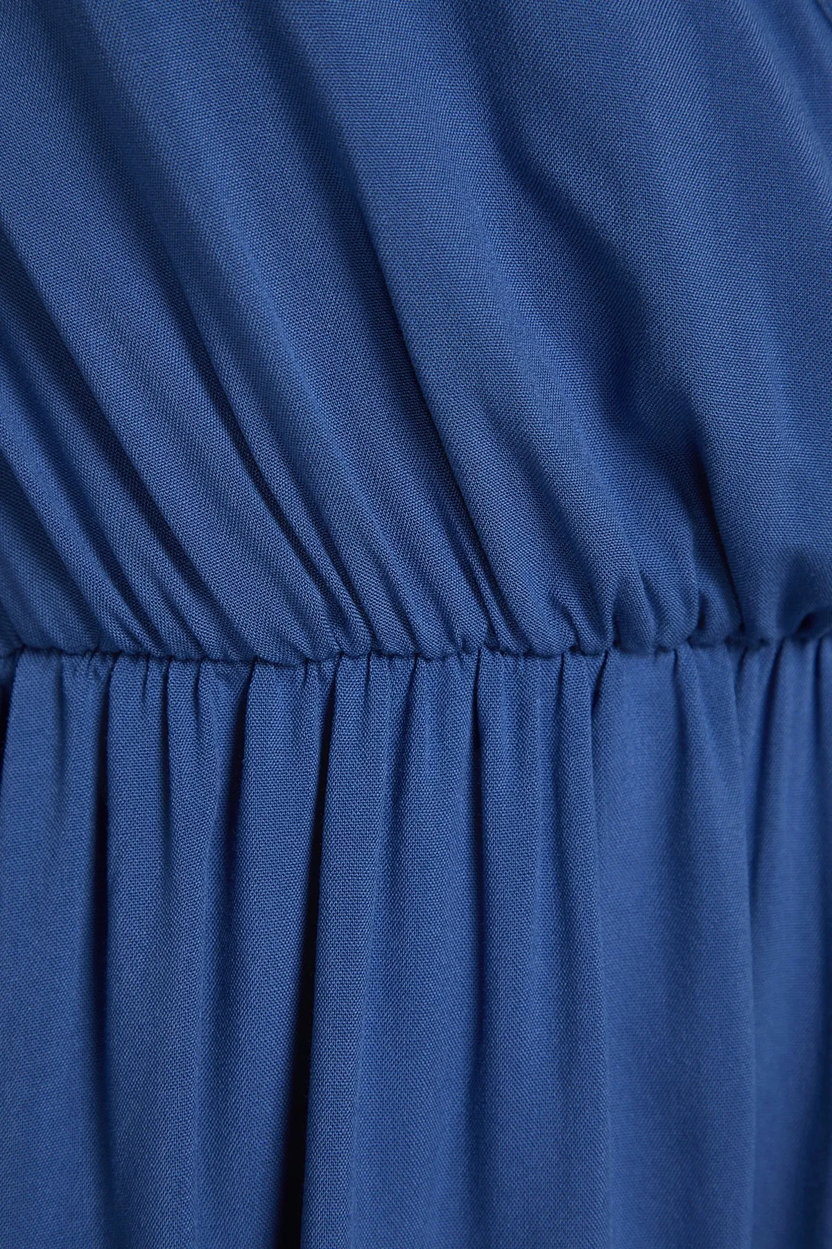 Trendyol Curve  Indigoblaues gewebtes zweireihiges Kleid mit Verschluss TBBSS22EL0540