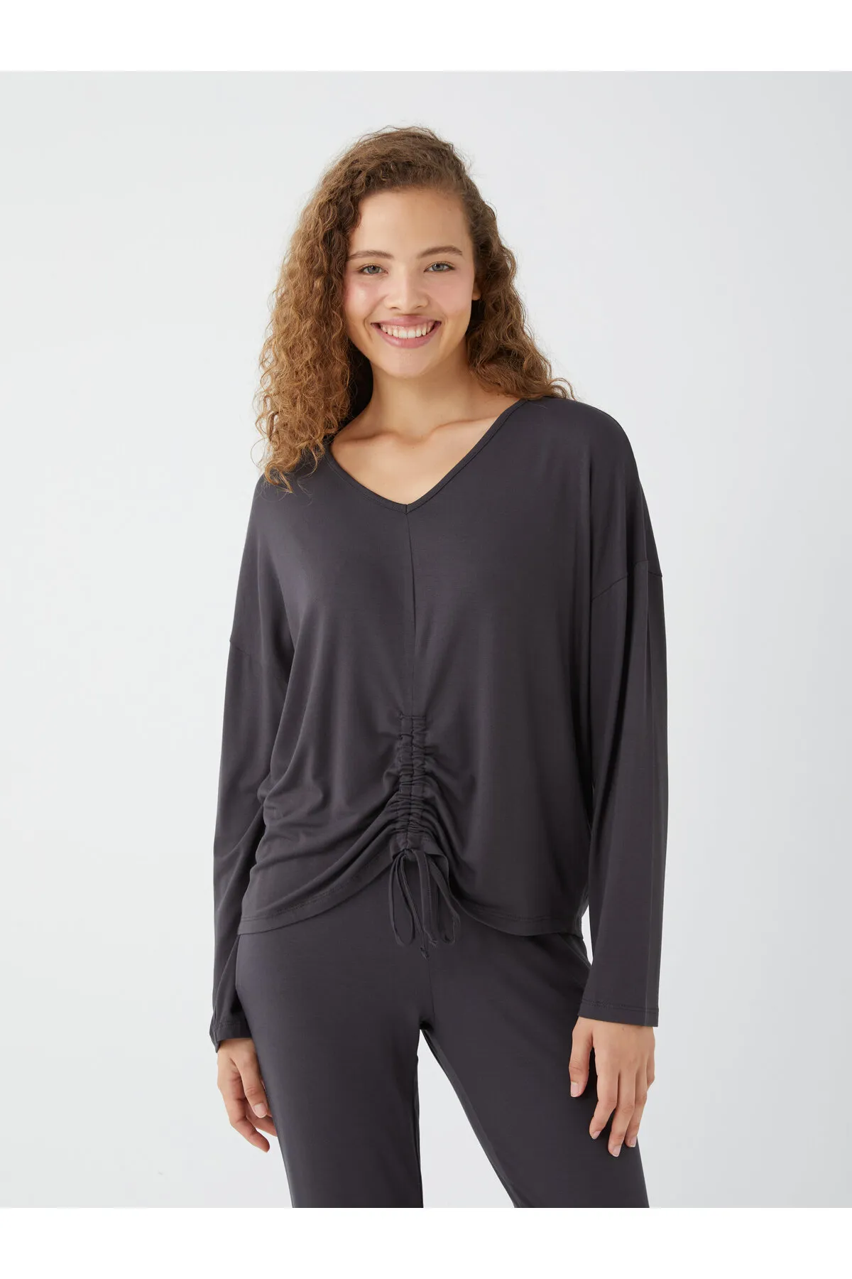 LC Waikiki  Einfarbiges, langärmliges Damen-Pyjama-Set mit V-Ausschnitt