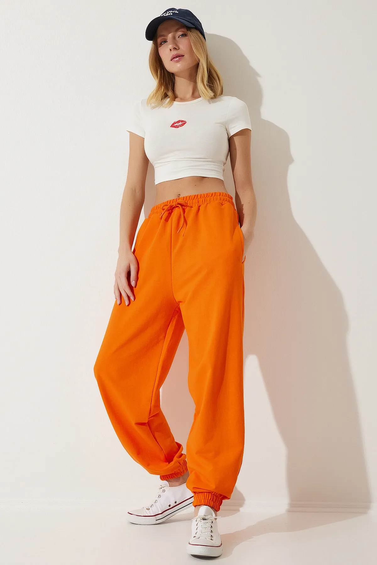 Happiness İstanbul  Orangefarbene Baggy-Jogginghose für Damen AP00158
