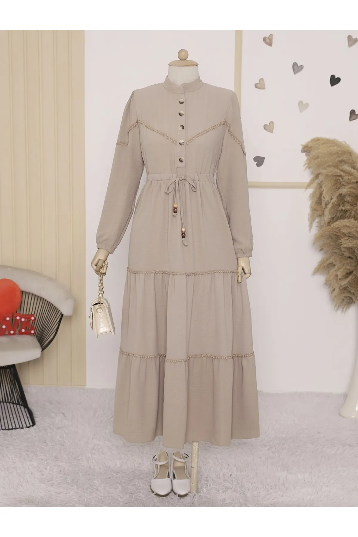 Modamorfo  Halb geknöpftes Spitzenkleid