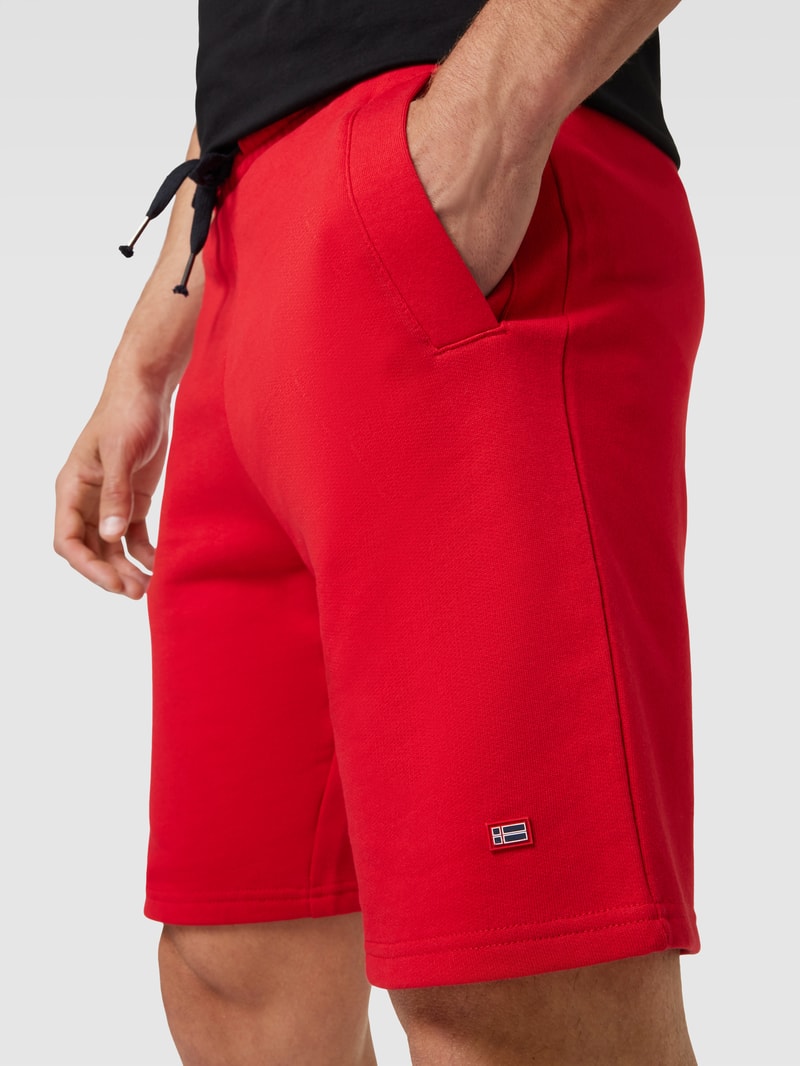 Sweatshorts aus Baumwolle mit Label-Detail in rot