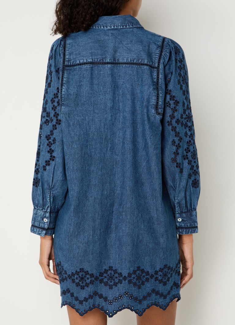 Abito tunica in chambray di Fernanda de Rails, impreziosito da ricami.
