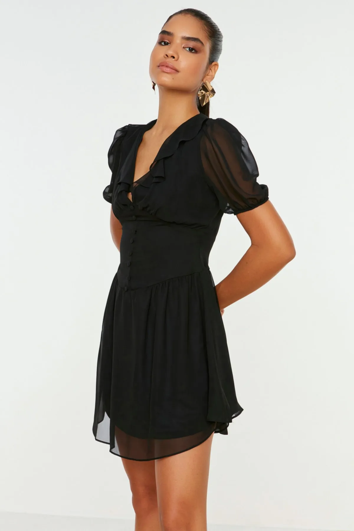 Trendyol Collection  Schwarzes detailliertes Abendkleid TPRSS22EL0986