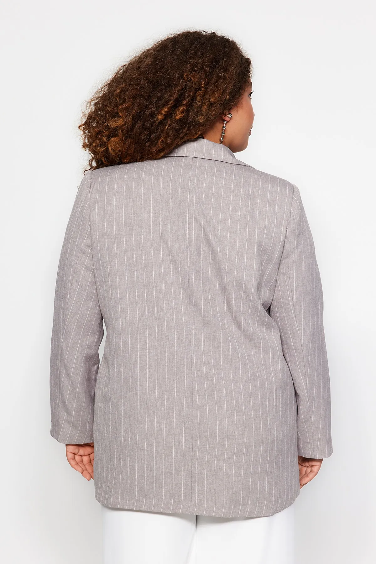 Trendyol Curve  Grau gestreifte, doppelt gewebte Jacke TBBAW24AG00001
