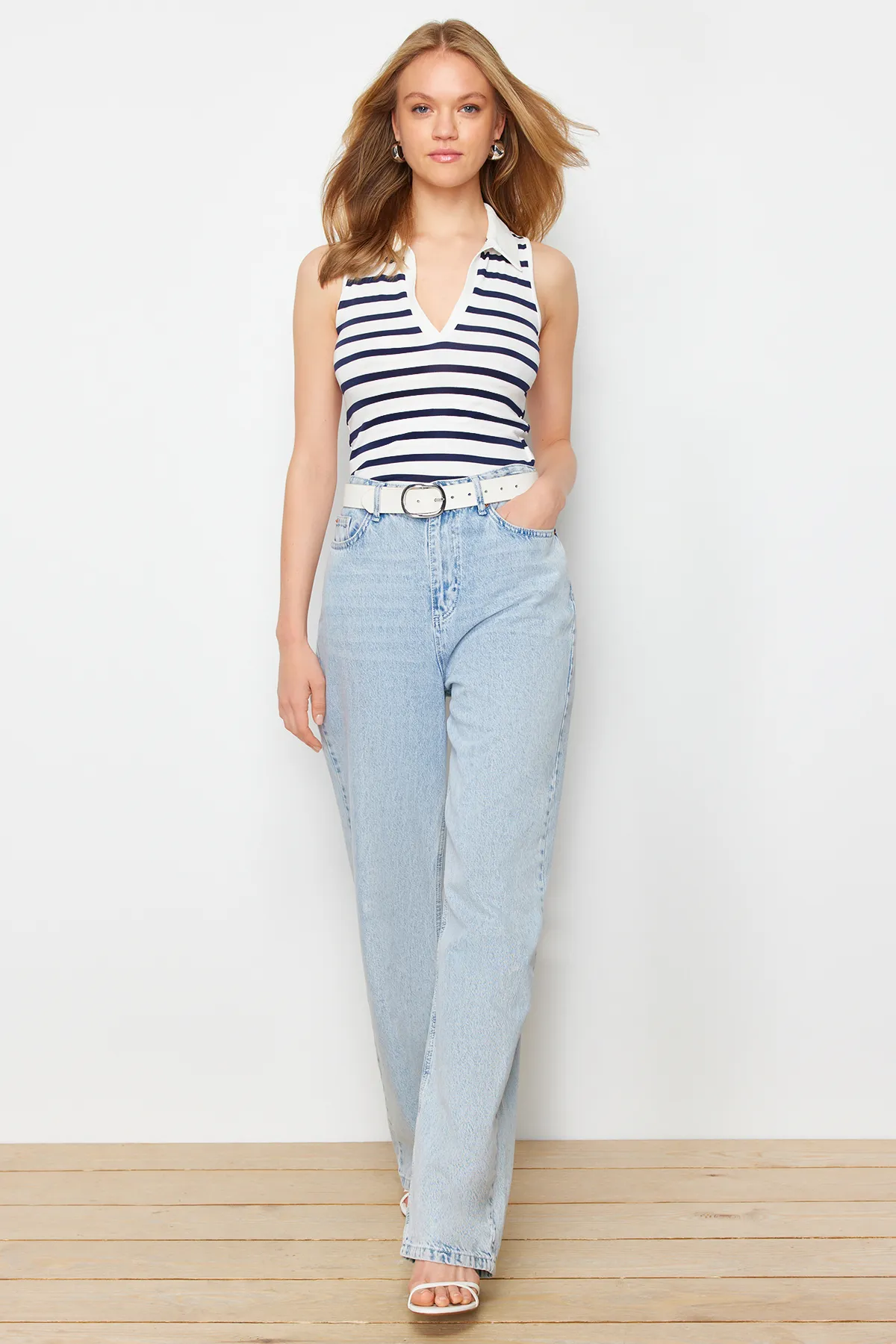 Trendyol Collection  Navy Blue*001 Figurbetonte/figurbetonte Stretch-Strickbluse mit Polokragen TWOSS24BZ00517