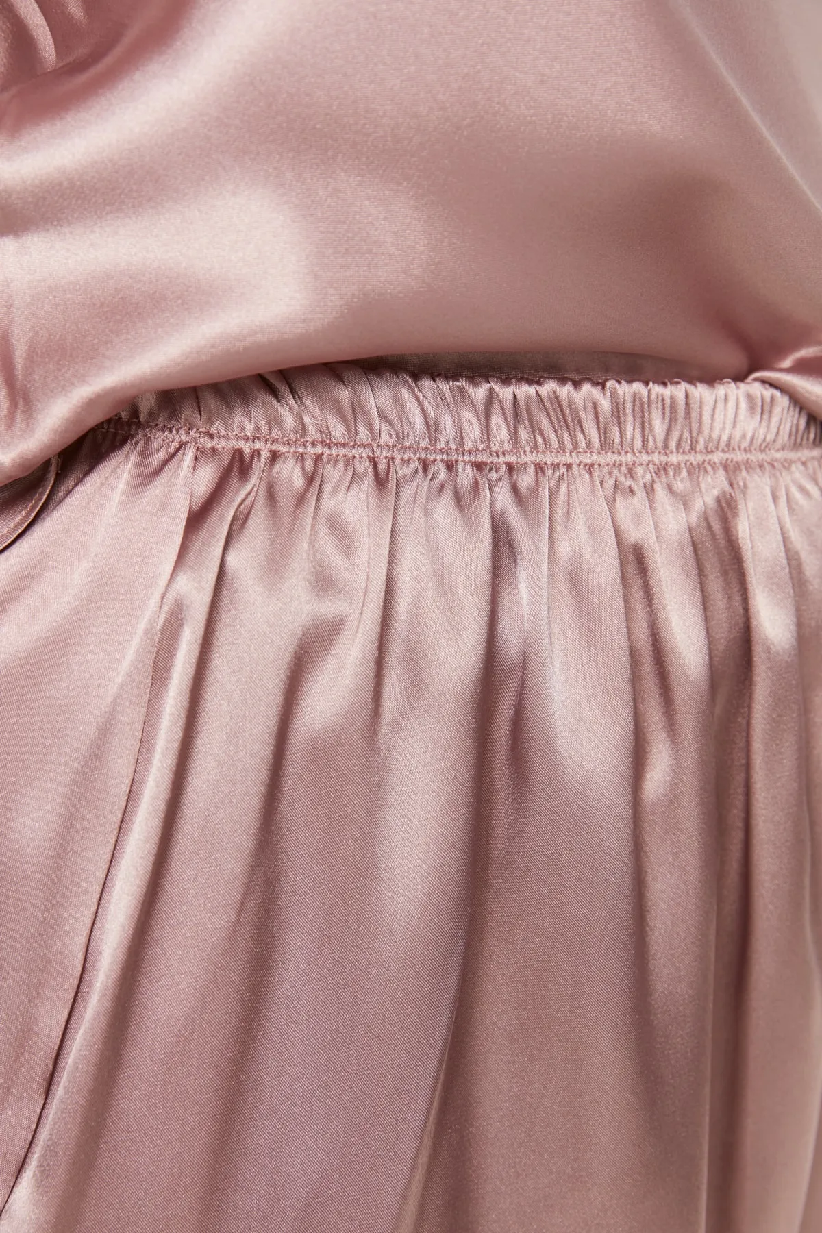 Trendyol Curve  Rosafarbenes Pyjama-Set aus Satin mit Riemchen TBBSS22PT00002