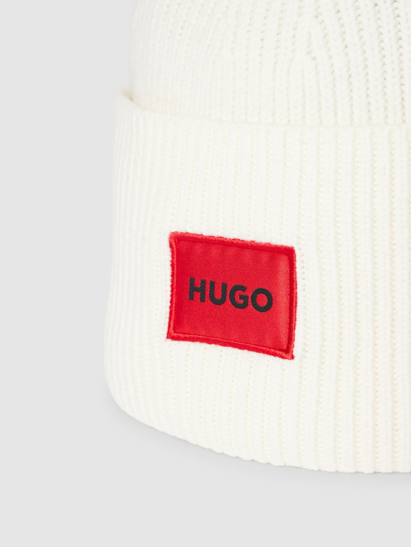 Mütze mit Logo-Patch Modell 'Saffa' in offwhite